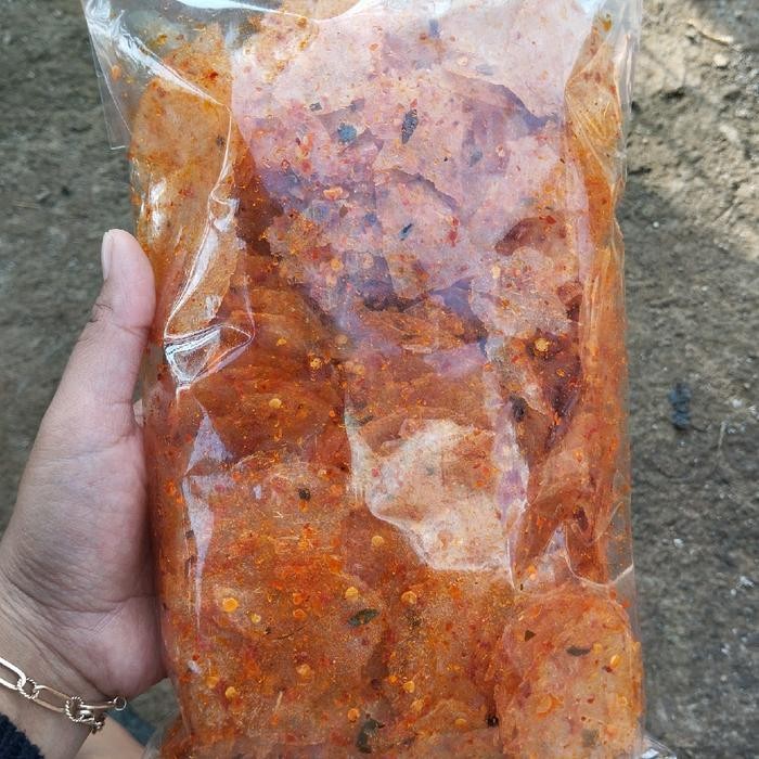 

CCF pikca /kiripik kaca pikca pedas daun jeruk kemasan 500 gram Snacks Keripik Kripca Food Makanan Camilan Kripik