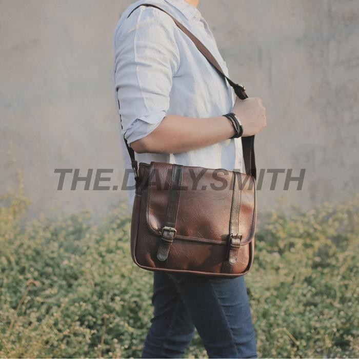 UT TUSCAN BAG from The Daily Smith Tas Selempang