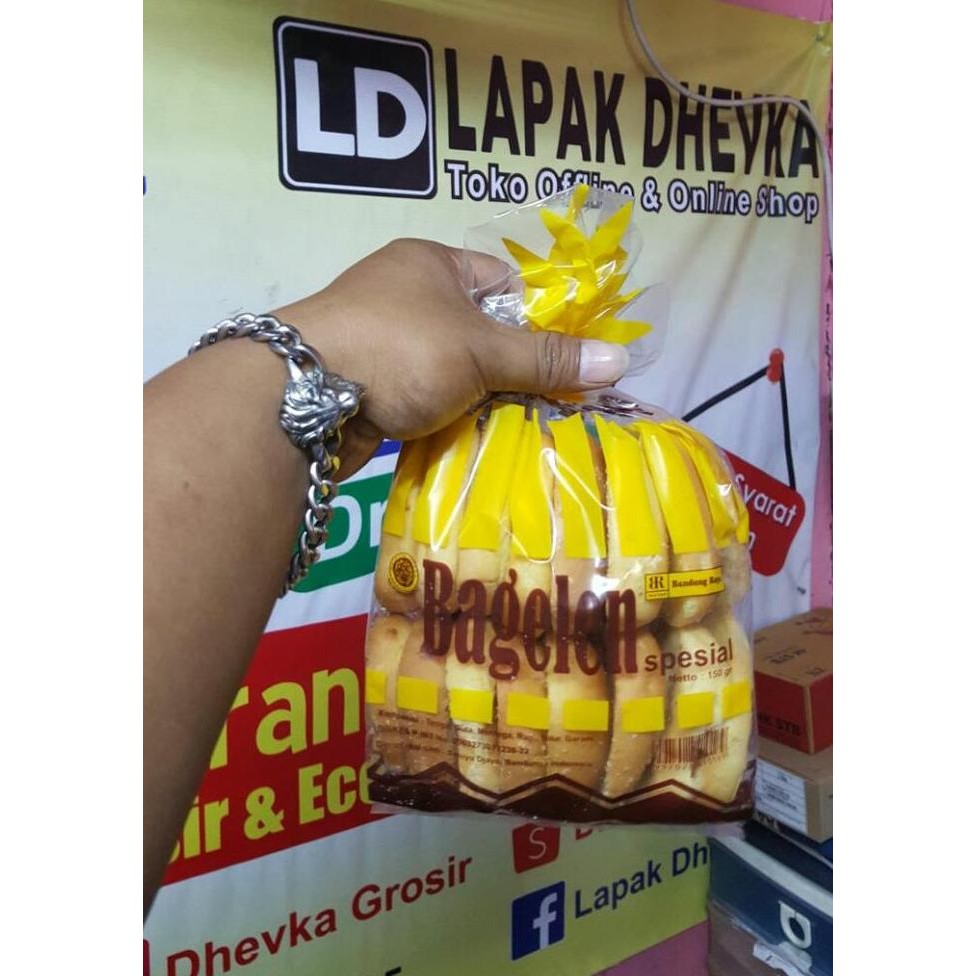 

Bagelen Keju Premium - Roti Kering Keju Renyah Stok Terbatas
