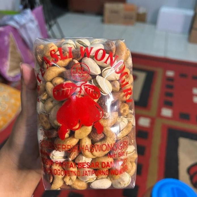 

Trial Mix Kacang Mede/ Mente Goreng Bawang Asin ,Almond Dan Pistachio Food Snacks - 1Kg Pasti Promo