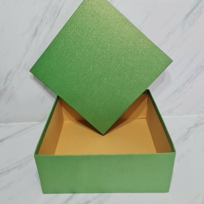 

Box Kue Lapis 25x25x10cm standar/ kotak imlek / hard box polos / hamper natal lebaran / Lamaran