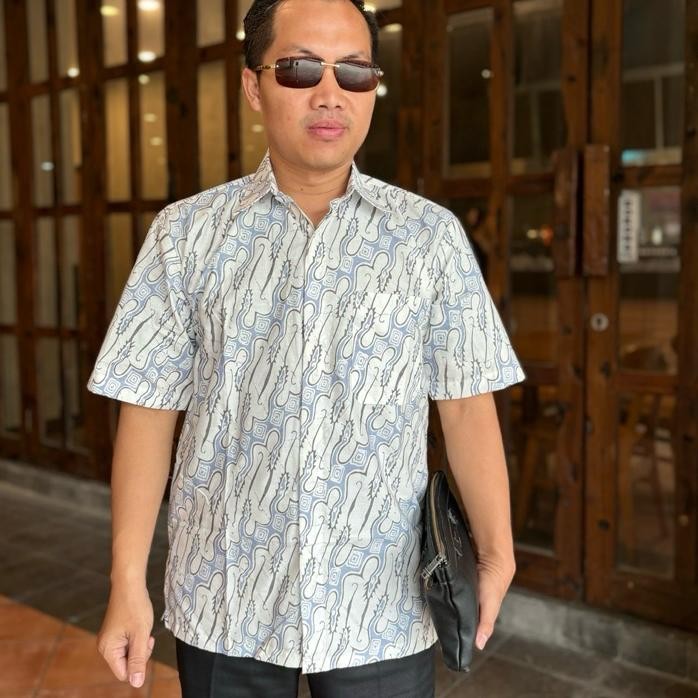 Putih 402 Hem Batik Pria Bahan Katun Lengan Pendek