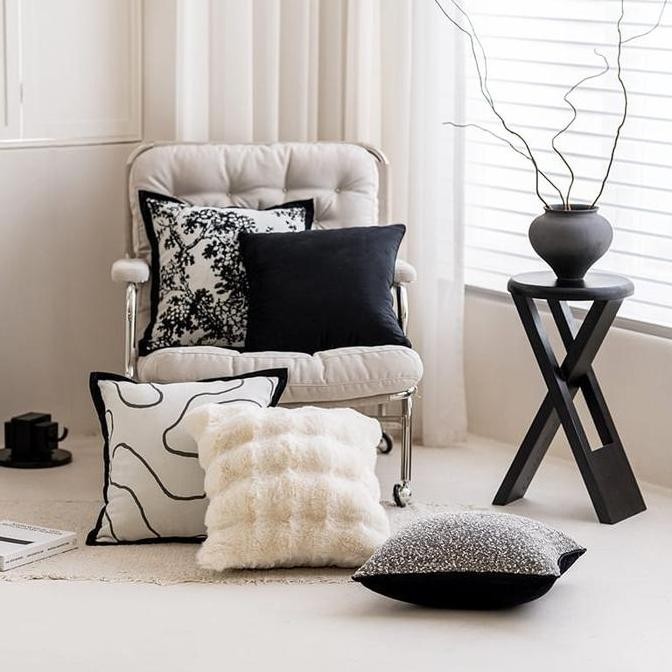 SESEBI Sarung Bantal Sofa 45x45cm Hitam