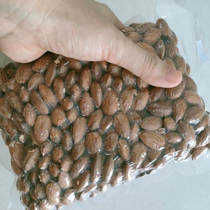 

Roasted Natural Whole Raw Almond ( Kacang Almond Panggang ) 500 gr