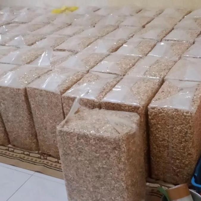 

Mente Sulawesi Pecahan Mentah / Mente Mentah Belah / Kacang Mede patahan pecah Food Snacks