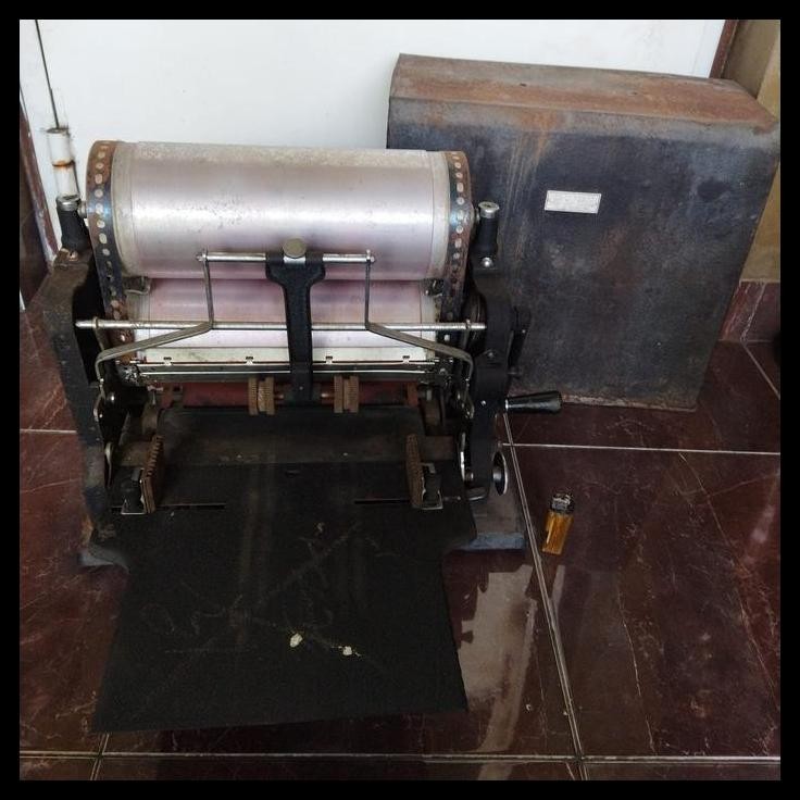 

GRATIS ONGKIR PAJANGAN VINTAGE MESIN STENSIL MADE IN CHINA !!!!!!