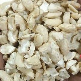 

Kacang Mede Mentah Belah Empat 1Kg