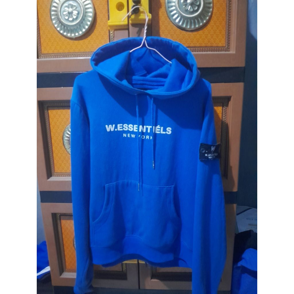 hoodie w.essentials