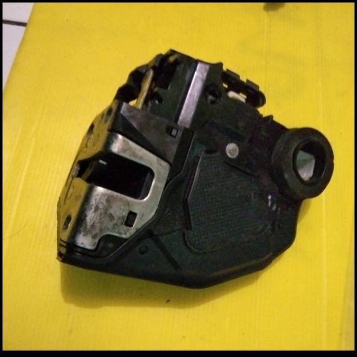 door lock pintu tengah kanan(R) Honda Mobilio ori