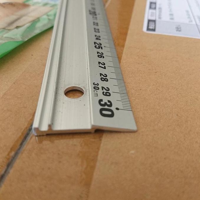 

Shinwa 65501 Penggaris Aluminum 30Cm Aluminum Cutting Straight New Stok