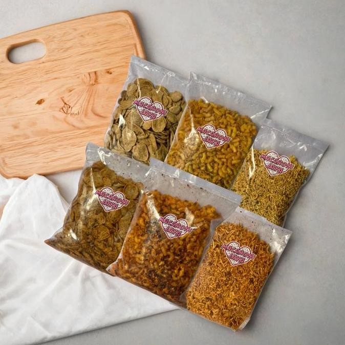 

(200 Gram) Makanan Ringan Camilan Cemilan Makaroni Basreng Mie Kremes Keripik Usus Original Chili Oil Snack - Food, Keripik