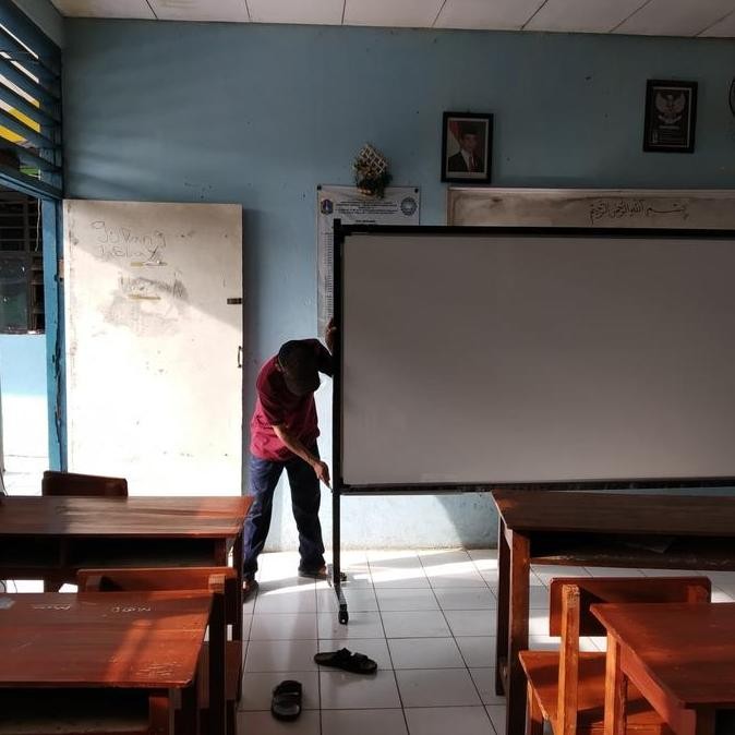 

Whiteboard Standing 120X180 Single Face New Stok