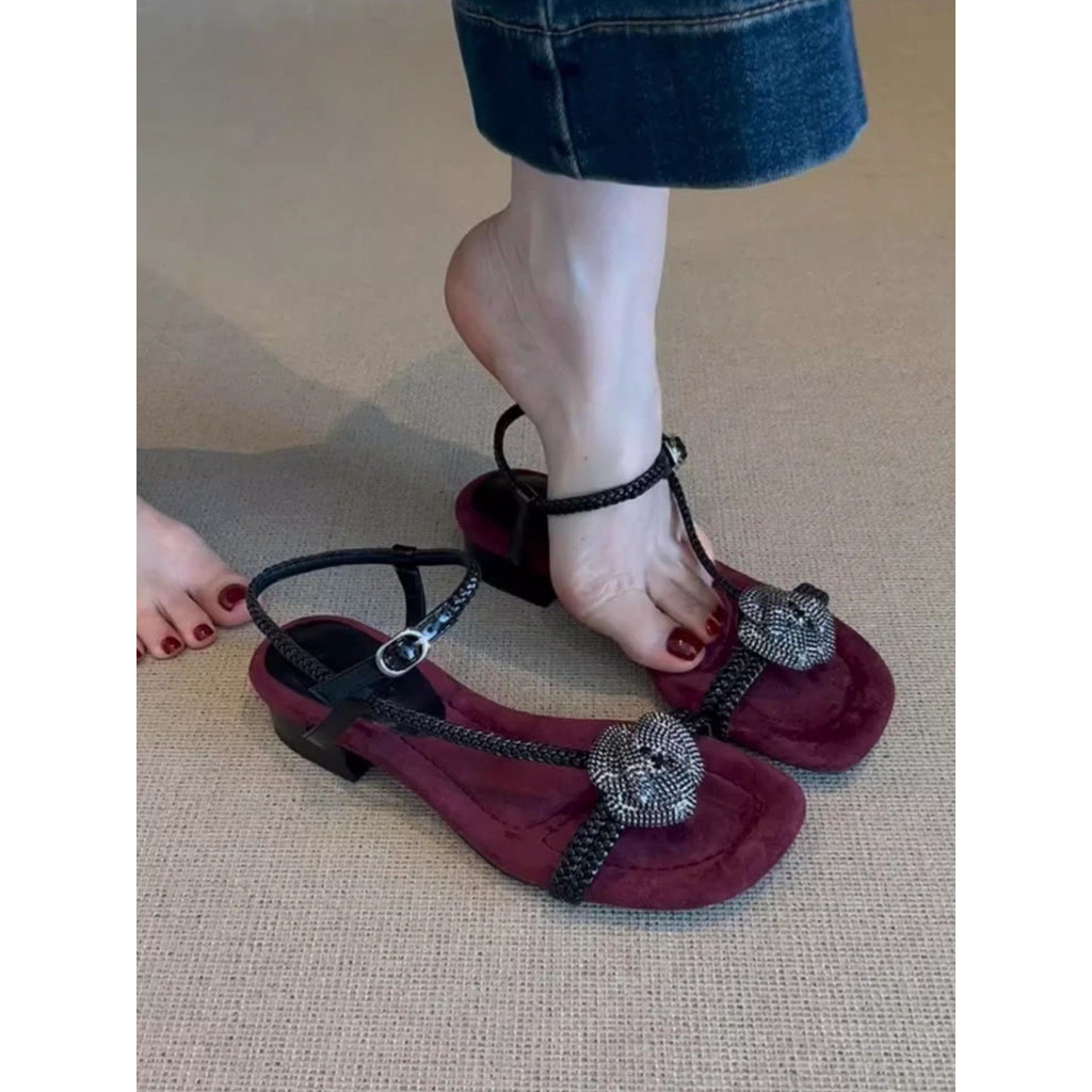 Sandal Wanita Gaya Chanel Terbuka dan Bulat dengan Motif Kamelia Sandal Datar untuk Wanita