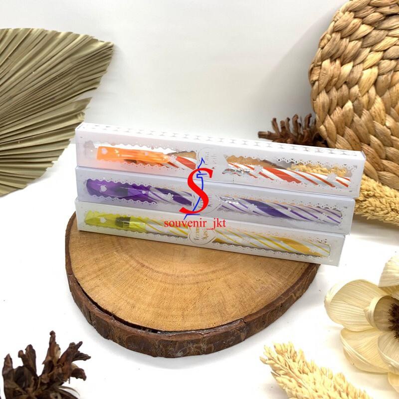 

50/100Pcs Souvenir Pernikahan Pulpen Salur Pelangi Warna Warni Kemas Mika Motif