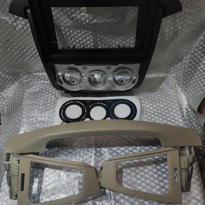Frame Head Unit Android 10 Inch Mobil Innova 2005-2010