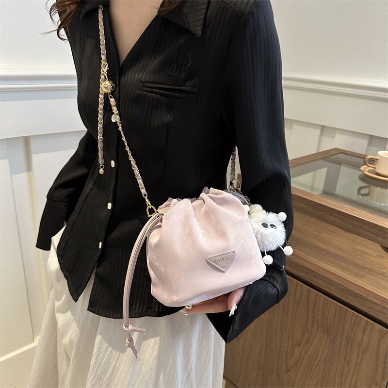 2025Desain Gaya Korea Fashion Baru Tas Ember Gaya Chanel Kecil Wanita Rantai Bahu Selempang Tali Ser