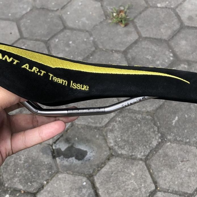 Part Sepeda Saddle Vintage Giant Art Team Issue Mcselle A.R.T Suede Hitam Cionlli