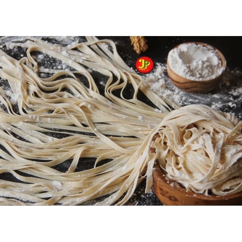 

Mie Lebar Gepeng Mentah Kenyal Halal 100% Nugi