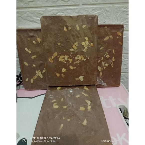 

Silverqueen Coklat Block 1kg Nugi