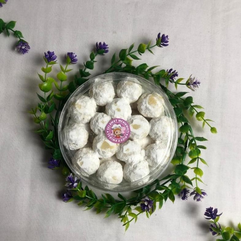 

Kue Kering Salju Bulat wisman Isi 250 gram toping keju homemade termurah / kue lebaran Nugi