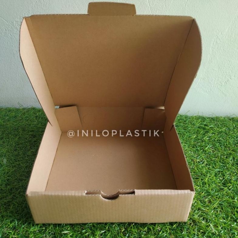 

@10pcs Dus Box 22x22X5/ Dus Kue Tart / Dus hampers 22x22x5 Nugi