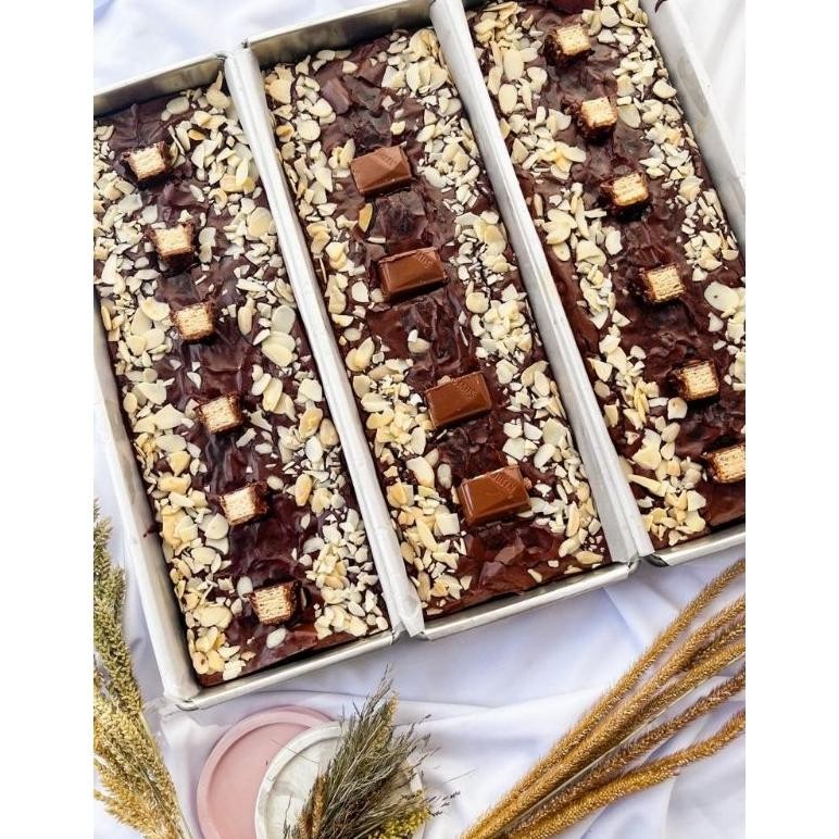 

Fudgy Brownies Premium / Dark chocolate / ( size 30x10cm) / Brownies Panggang Nugi