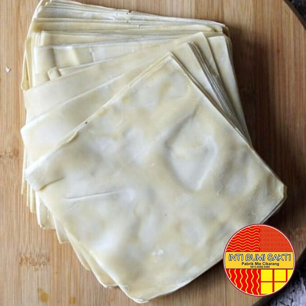 

Kulit Pangsit kotak/persegi Basah rebus | Gyoza | Kuotie | Wonton | Swekiaw Aneka Dimsum premium Halal tipis lembut serbaguna besar 10x10cm, 1 kg isi 110 lembar berkualitas premium tidak mudah hancur/sobek Nugi
