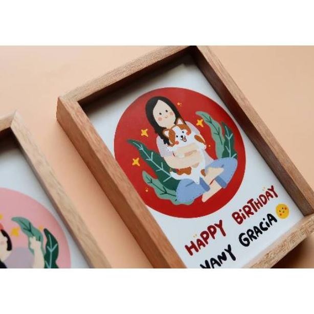 

CUSTOM ILUSTRASI + FRAME KAYU + BOX . HAMPERS COWOK, KADO ULTAH, KADO ANNIV, KADO WISUDA, KADO PACAR Nugi