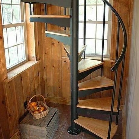 BAROKAH TEKNIK NUSANTARA Tangga Putar Minimalis Kombinasi Kayu Meranti Oven & Besi Tiang Pipa 3in x 