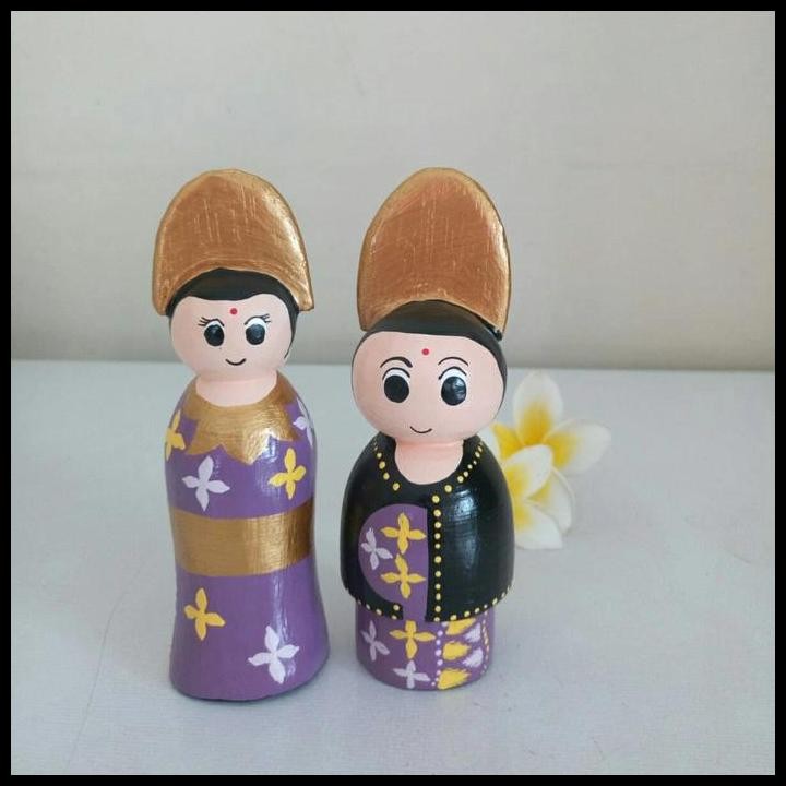 Boneka Kayu Baju Adat Bali (Ungu)