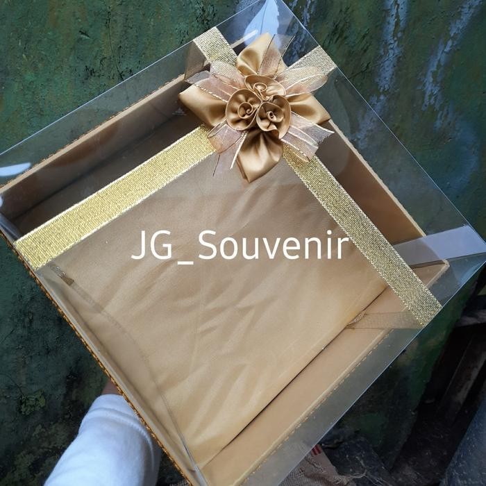 

Kotak Hantaran Seserahan Mika Tempat Kue Warna Gold