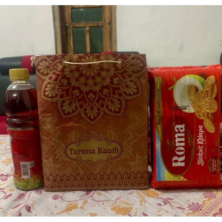 

GROSIR PAKET 200 PCS PAPERBAG SEDANG MOTIF BATIK UKURAN TINGGI 21 CM x PANJANG 17 CM x LEBAR 5 CM TAS SNACK KADO DLL.