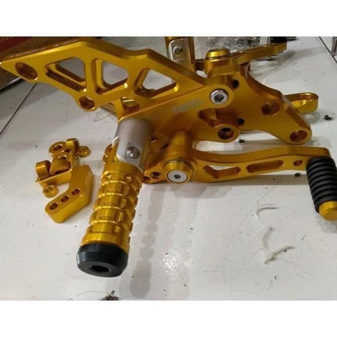 FOOT STEP UNDERBONE NUI MONSTER 3 R15 V3 UNDERBONE R15 NEW