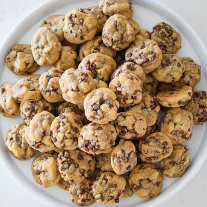 

Best Premium Famous Amous Choco Cookies, Belgian Chocolate, Walnut Bulk Order