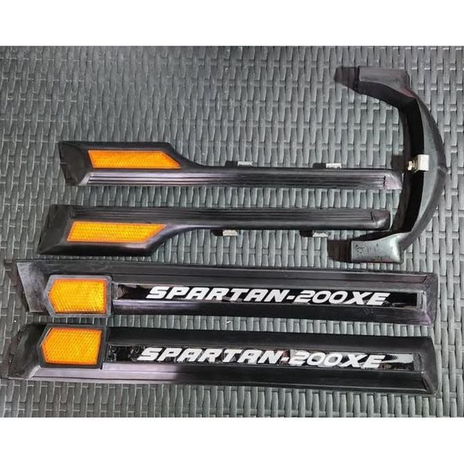 karet body trim vespa spartan