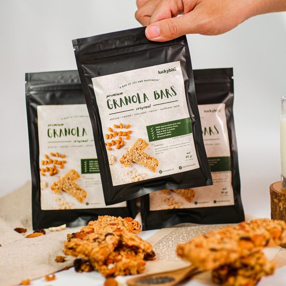 

Original Granola Bar (2 Bars) - Almond, Cashew, Raisins, Chia Seed, Sunflower Seed - LUCKYBITE aSt