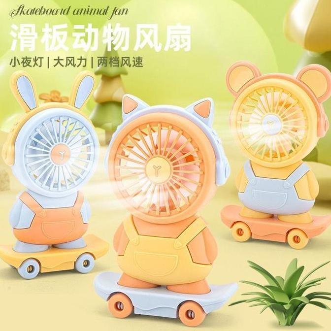 

Kipas Angin Mini Lucu Karakter Skateboard Dengan Rautan Pensil/ Cute Mini Fan Handheld Portable Led Usb Rechargeable