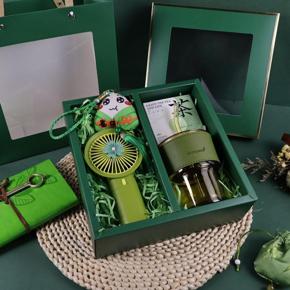 

KC-002 PREMIUM KOTAK HAMPERS MIKA - GIFT BOX GOODIE BAG - PAPER BAG - KOTAK MIKA KADO HADIAH - SOUVENIR BOX - KOTAK HAMPERS NATAL / ULANG TAHUN / TAHUN BARU / IMLEK aSt