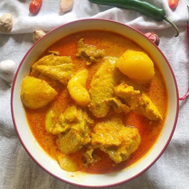 

Ayam Kari Dengan Kentang , 1 Ekor Dan Free Sambel Terbaru