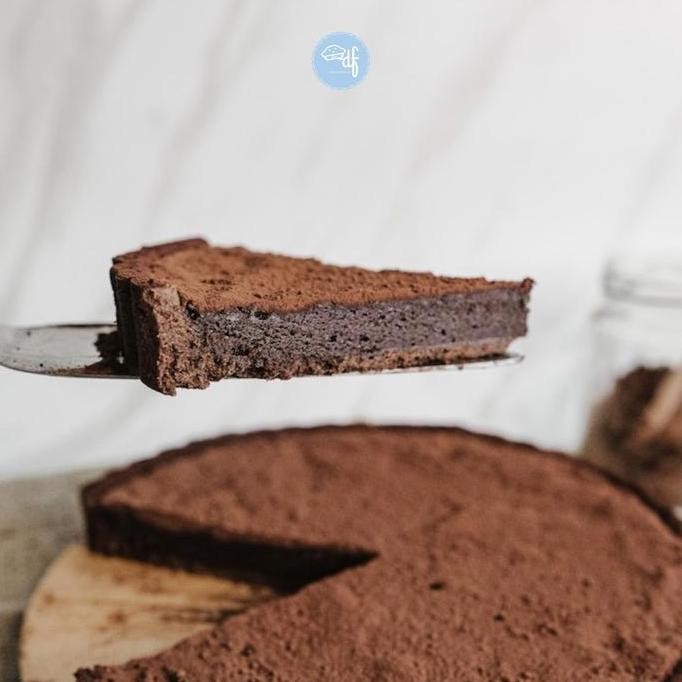 

Dark Chocolate Pie Camilan Premium Kue Pie Cokelat Lembut Lumer Stok Terbatas