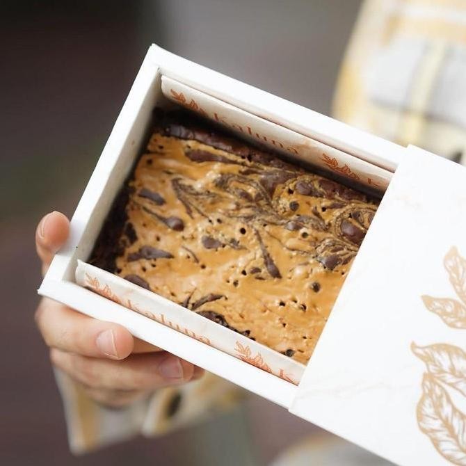 

Kaluna Brownies Peanut Butter Panggang 22x10 - Fudgy Brownies Skippy Stok Terbatas
