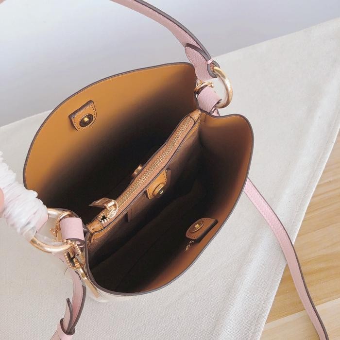 

SC Small Town Bucket Bag With Spaced Wildflower Print