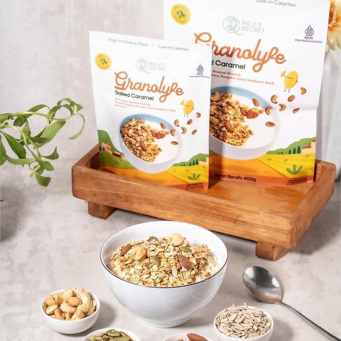 

Rps [Ricu'S Secret] Granolyfe - Sereal Oat Gandum Granola Salted Caramel Dengan Stevia (1 Pouch)