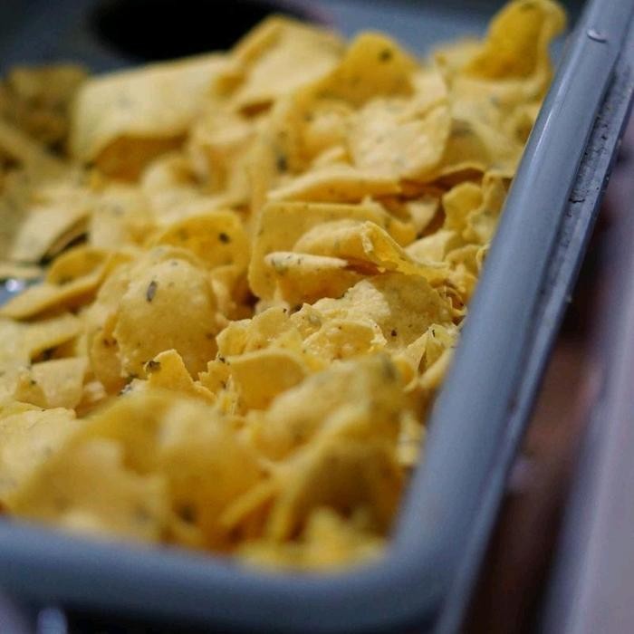 

FF 1Kg Kecimpring Singkong Bawang Daun Comring Makanan Camilan Cemilan Food Snack Camilan Kering Jago Ngemil