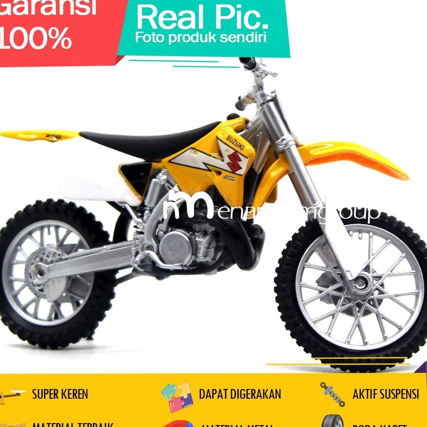 Diecast Miniatur Mainan Motor Trail Suzuki Rm250 Besi Metal Aktif Suspensi