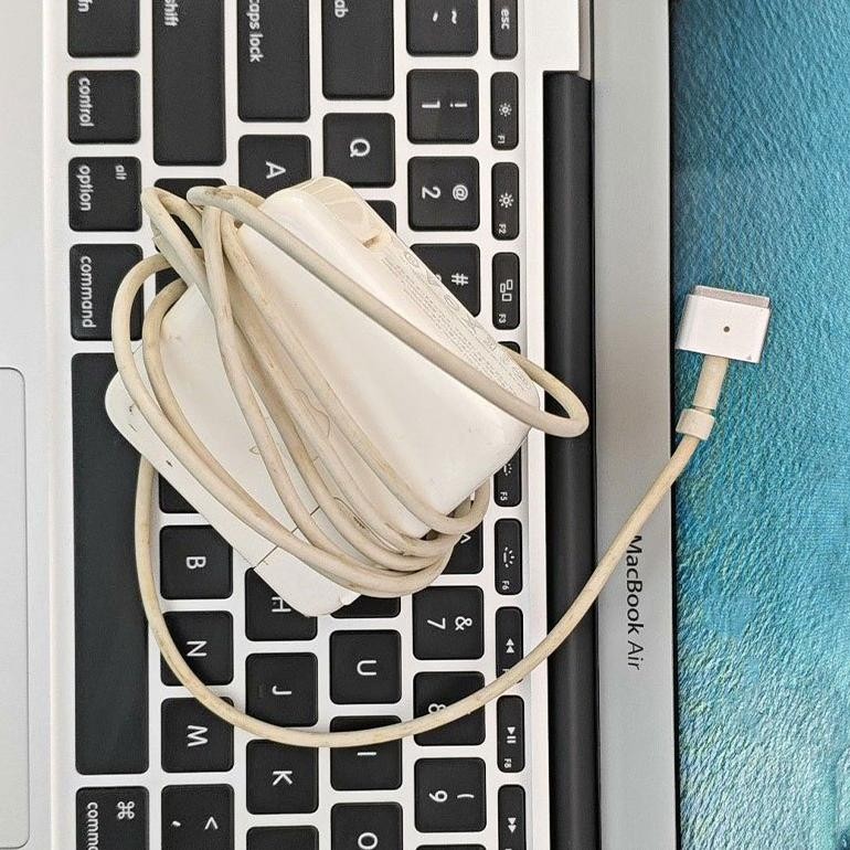 LAPTOP MACBOOK AIR  A1465 2013/2014/2015 13.3inch Core I5/I7 4GB/8GB 128GB/256GB SSD Bekas Sembilan 