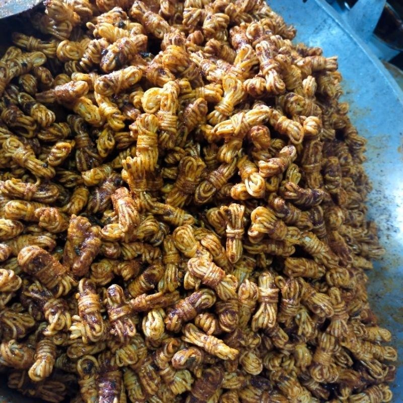 

Mie Gulung Viral Mie Gulung Kering Keriuk Pedas Daun Jeruk Kemasan Isi 1.Kg