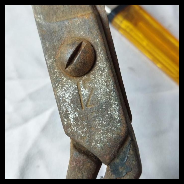 

GRATIS ONGKIR PAJANGAN VINTAGE GUNTING CACAT PATAH !!!!!