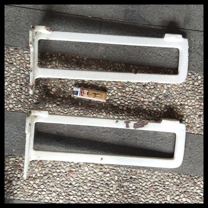 

TERBARU PAJANGAN VINTAGE SEPASANG KONSOL BESI LAPIS ENAMEL