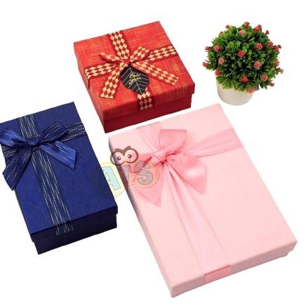 

Kotak Kado Ukuran S Gift Box